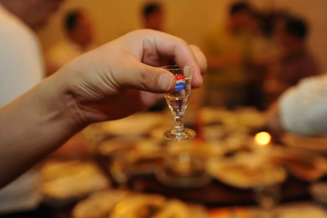 白酒真的越陳越香嗎？保質(zhì)期與最佳品飲期的科學(xué)解讀